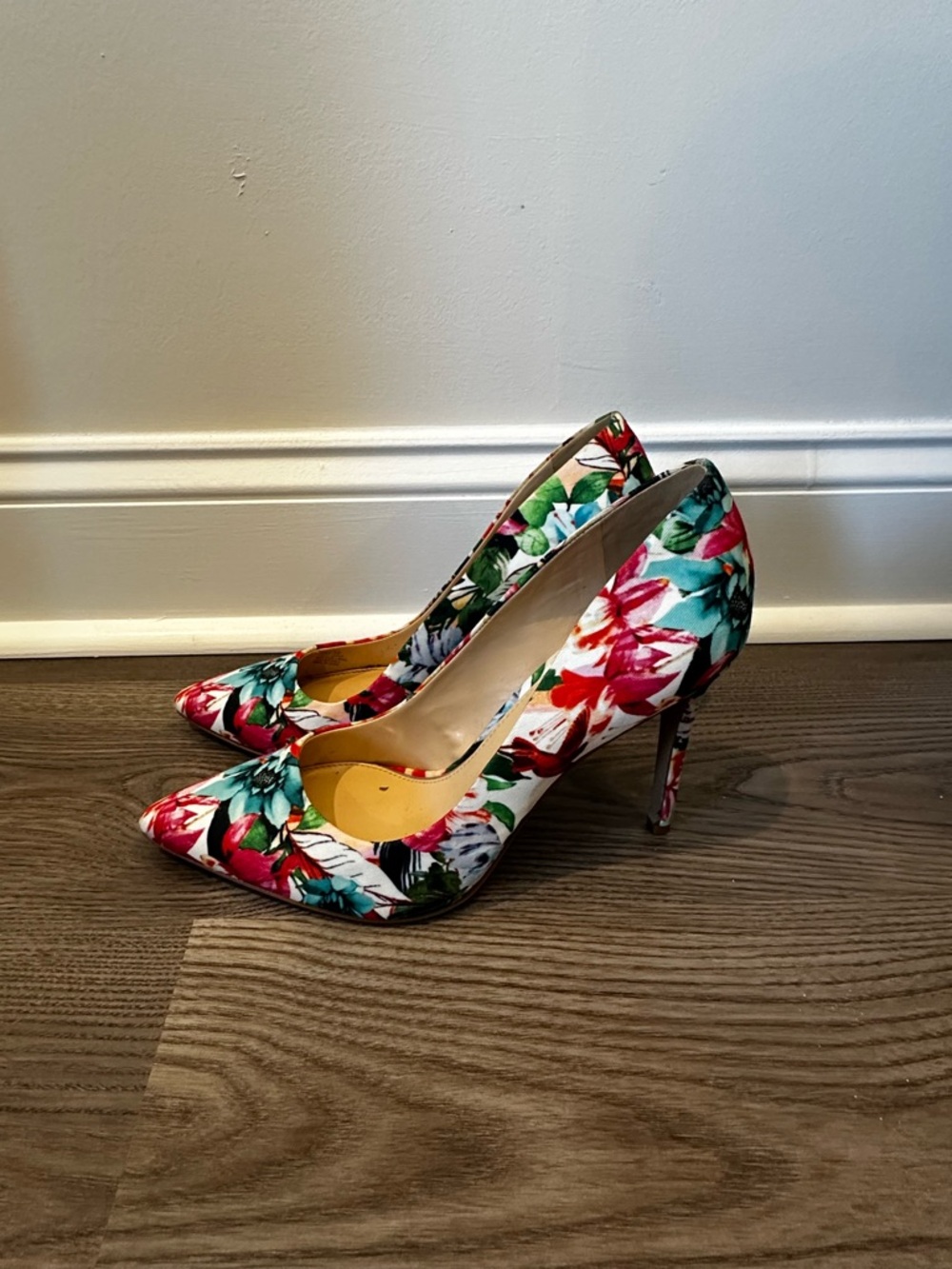 Jessica Simpson Floral Pointed-Toe Stiletto Pumps in Red, Teal, Green, White - Picture 1 of 4